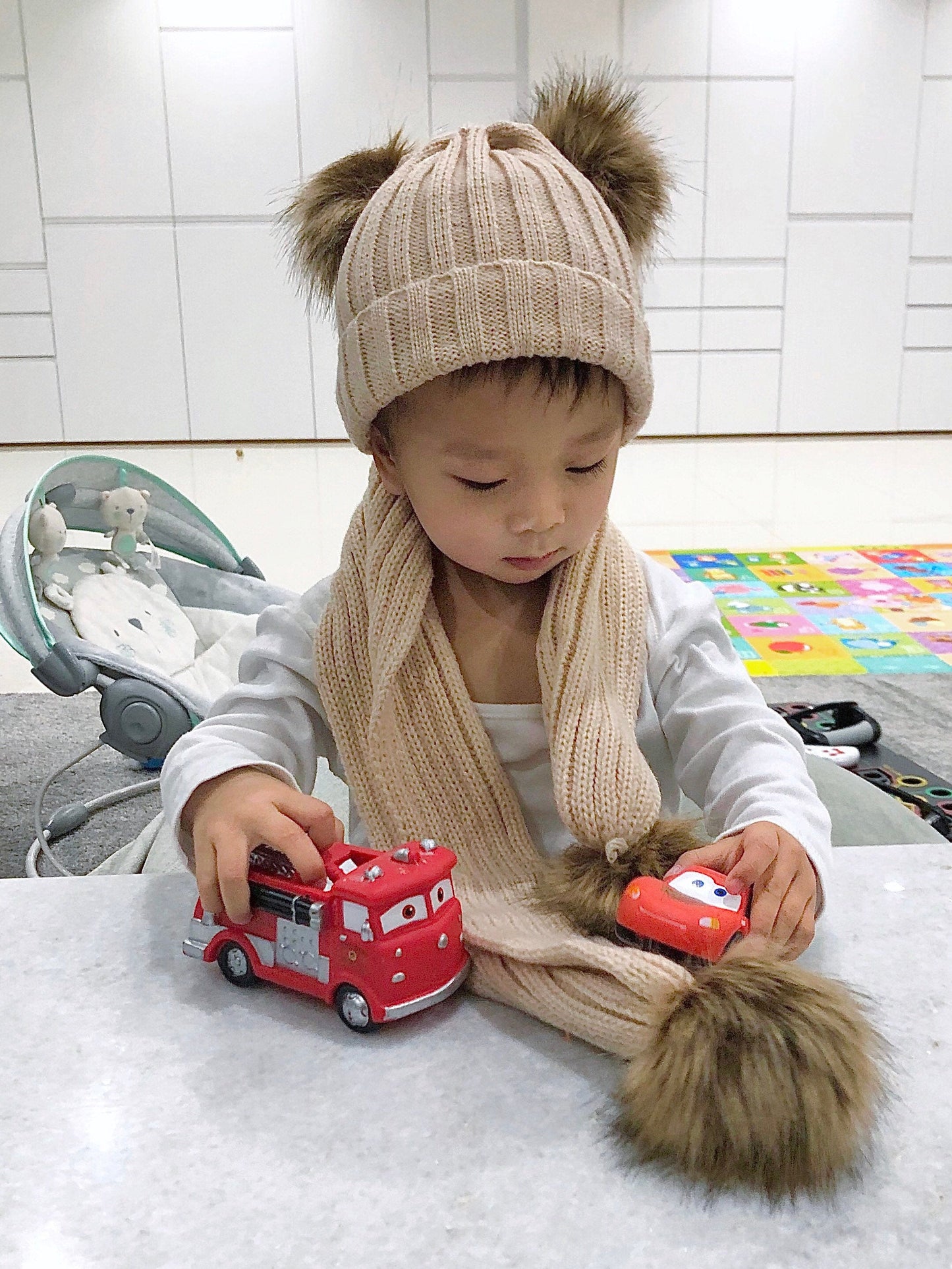 baby pom pom hat 